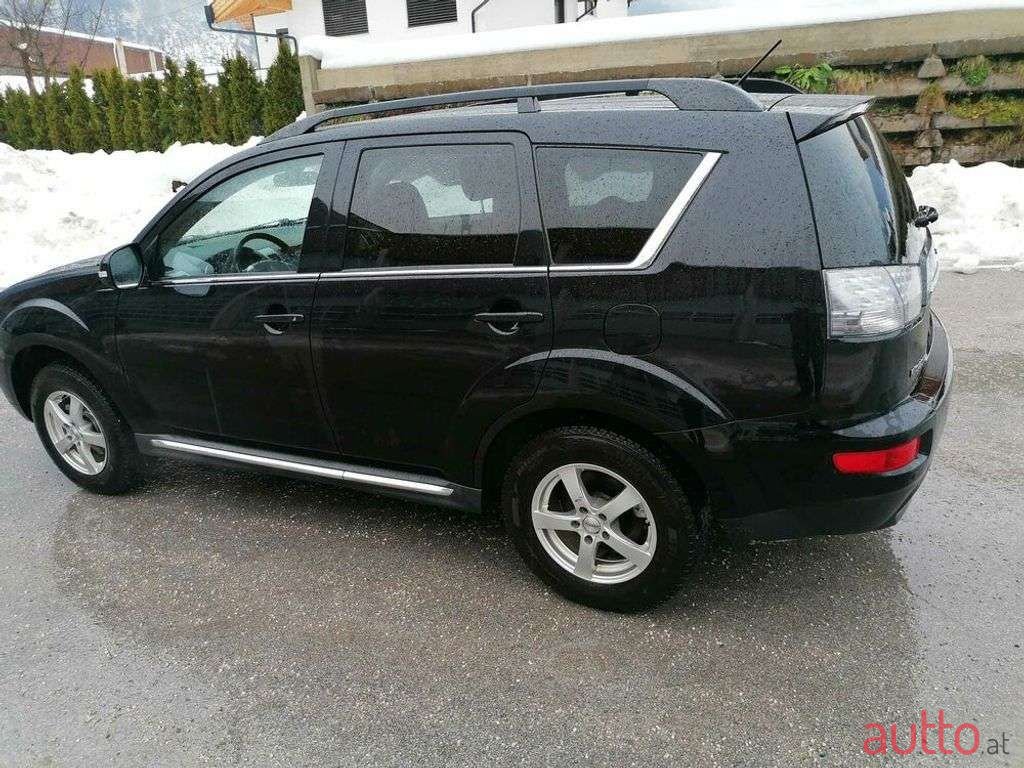 2011' Mitsubishi Outlander photo #3