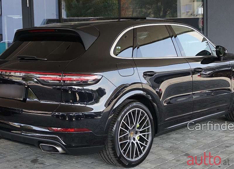 2018' Porsche Cayenne photo #2