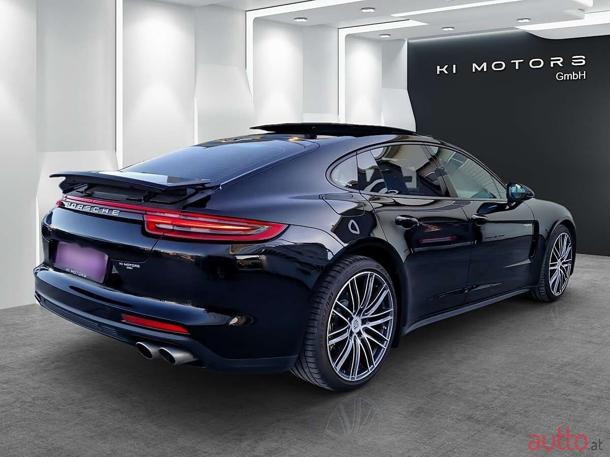 2018' Porsche Panamera photo #6