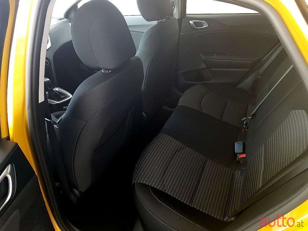 2022' Kia Xceed photo #5