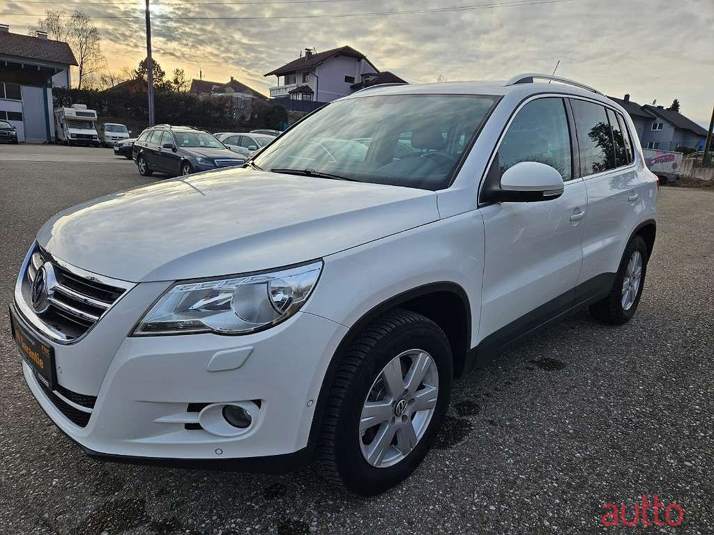 2010' Volkswagen Tiguan photo #3