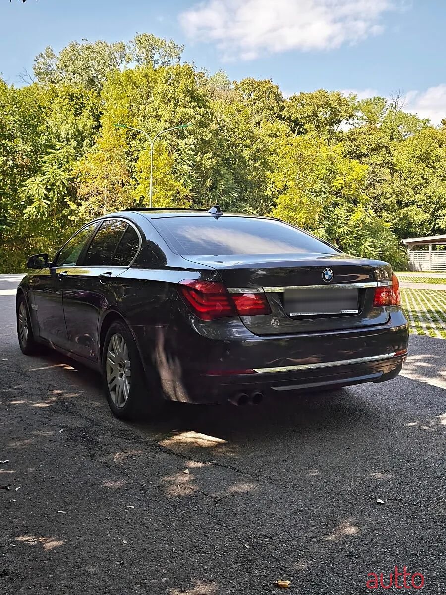 2013' BMW 7Er-Reihe photo #4