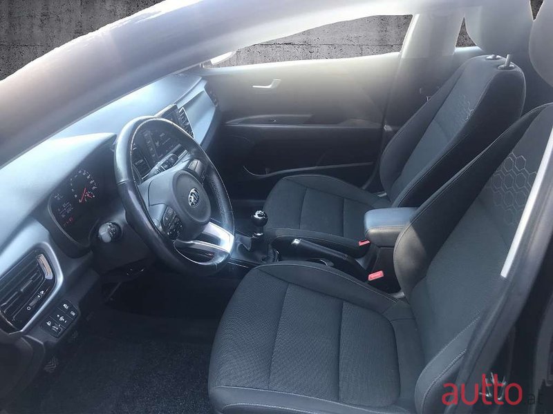 2019' Kia Rio photo #5