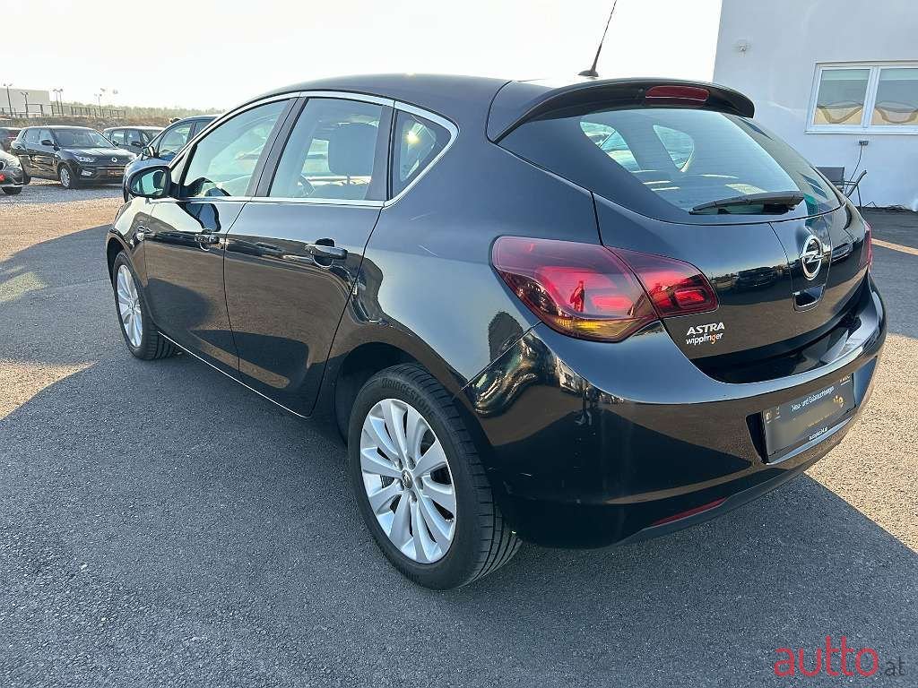 2010' Opel Astra photo #4