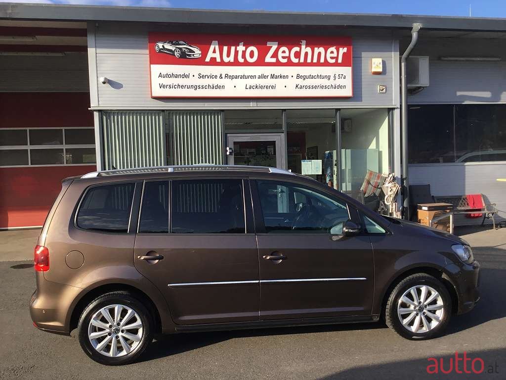 2012' Volkswagen Touran photo #2