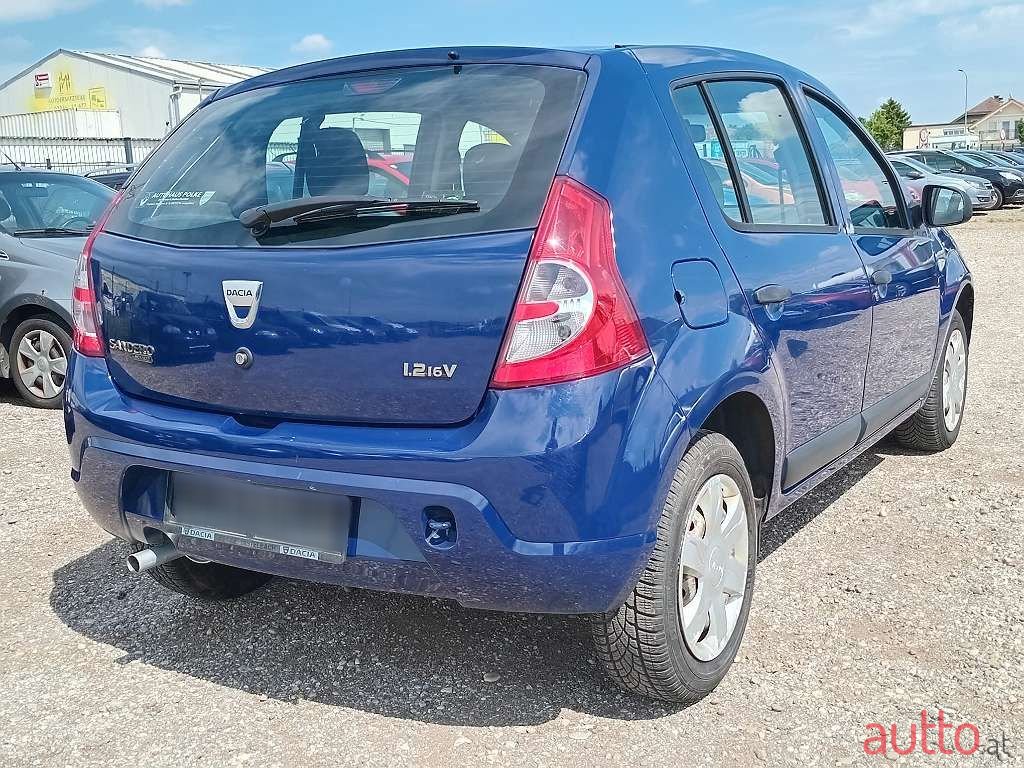 2009' Dacia Sandero photo #6