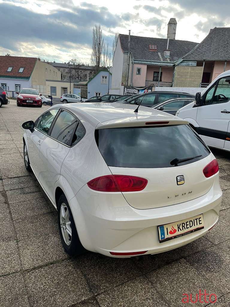 2011' SEAT Leon photo #5