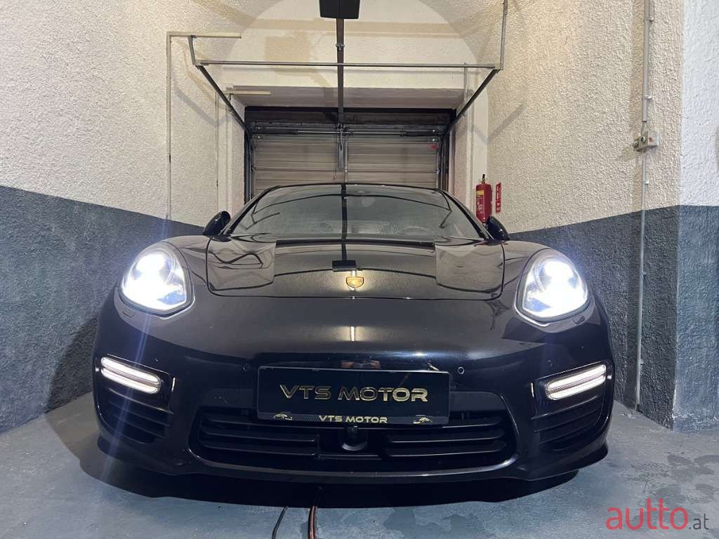 2014' Porsche Panamera photo #1