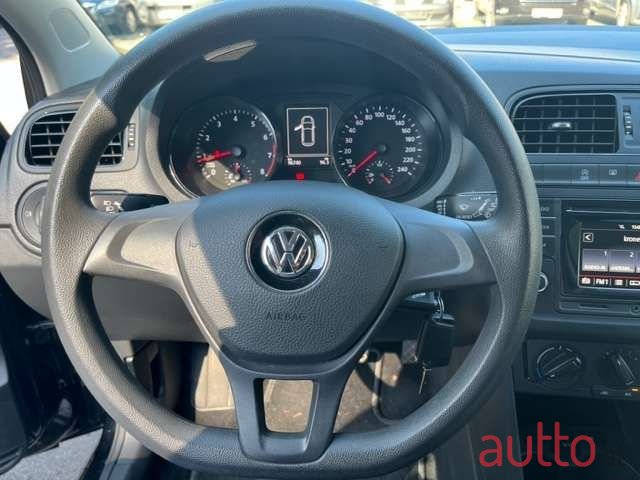 2015' Volkswagen Polo photo #4