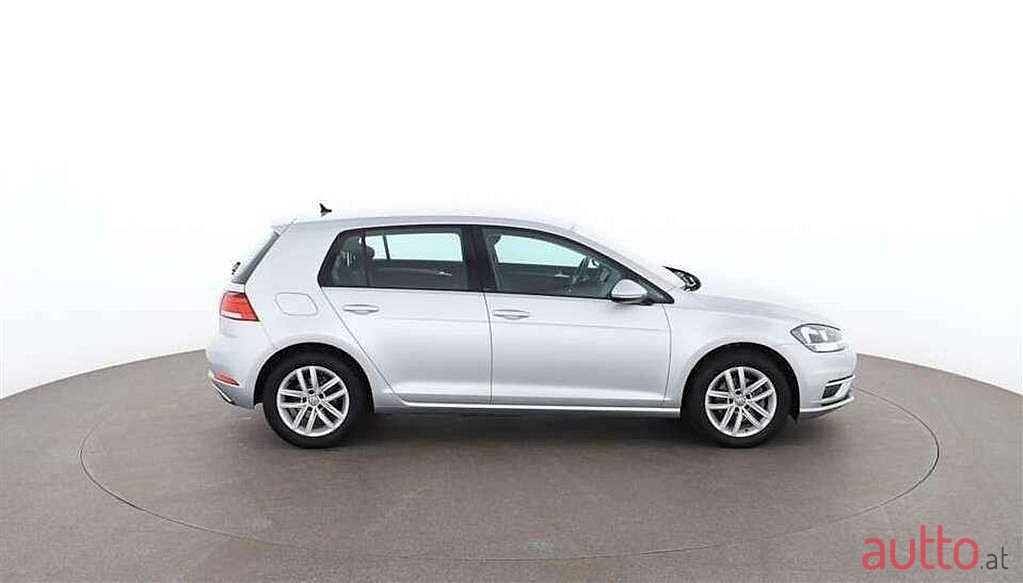 2019' Volkswagen Golf photo #2