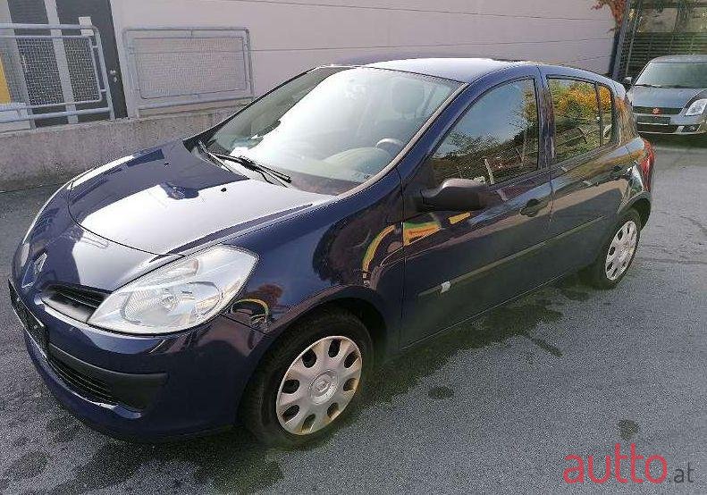 2009' Renault Clio photo #1