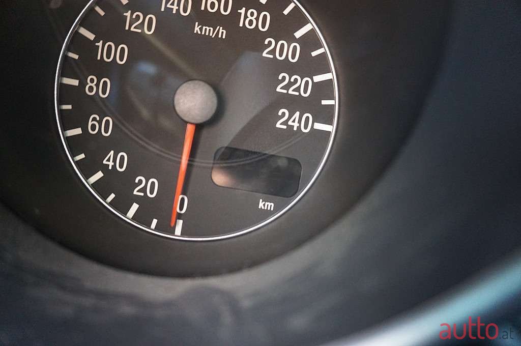 2004' Alfa Romeo 147 photo #6