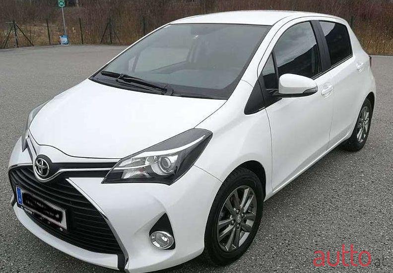 2016' Toyota Yaris photo #2