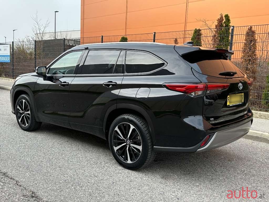 2022' Toyota Highlander photo #6