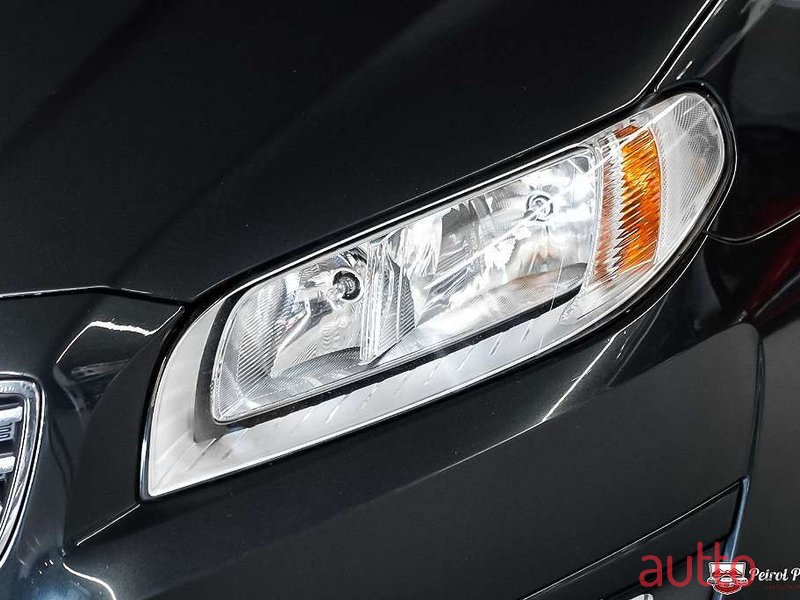 2014' Volvo V70 photo #4