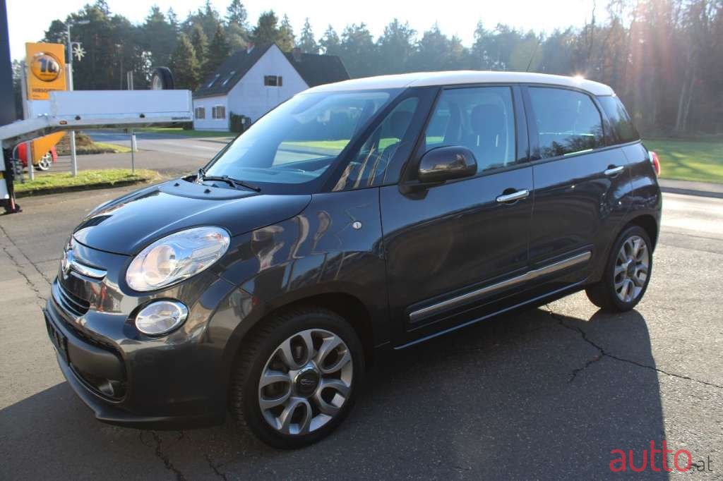 2016' Fiat 500L photo #2