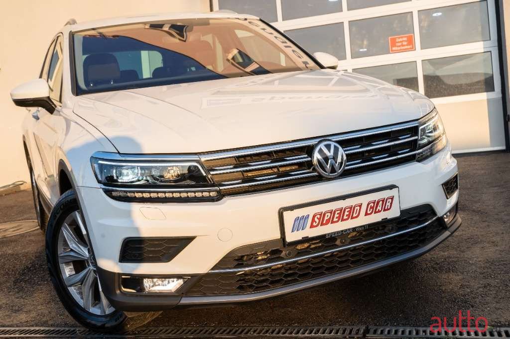 2020' Volkswagen Tiguan photo #1
