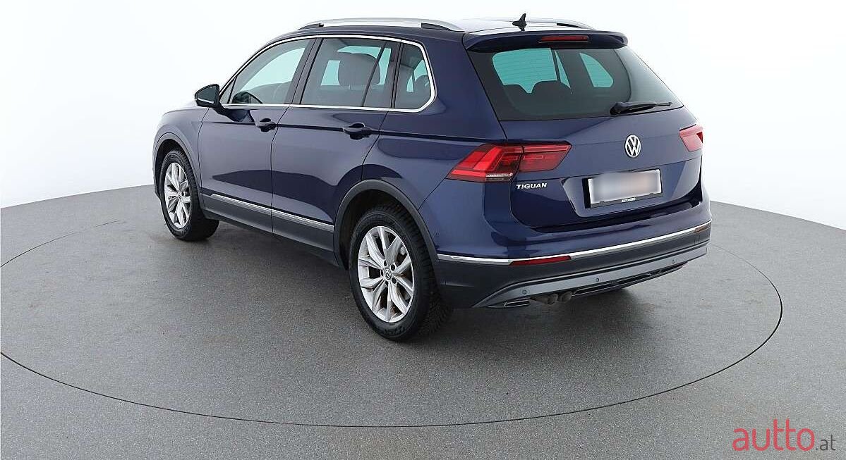 2018' Volkswagen Tiguan photo #2