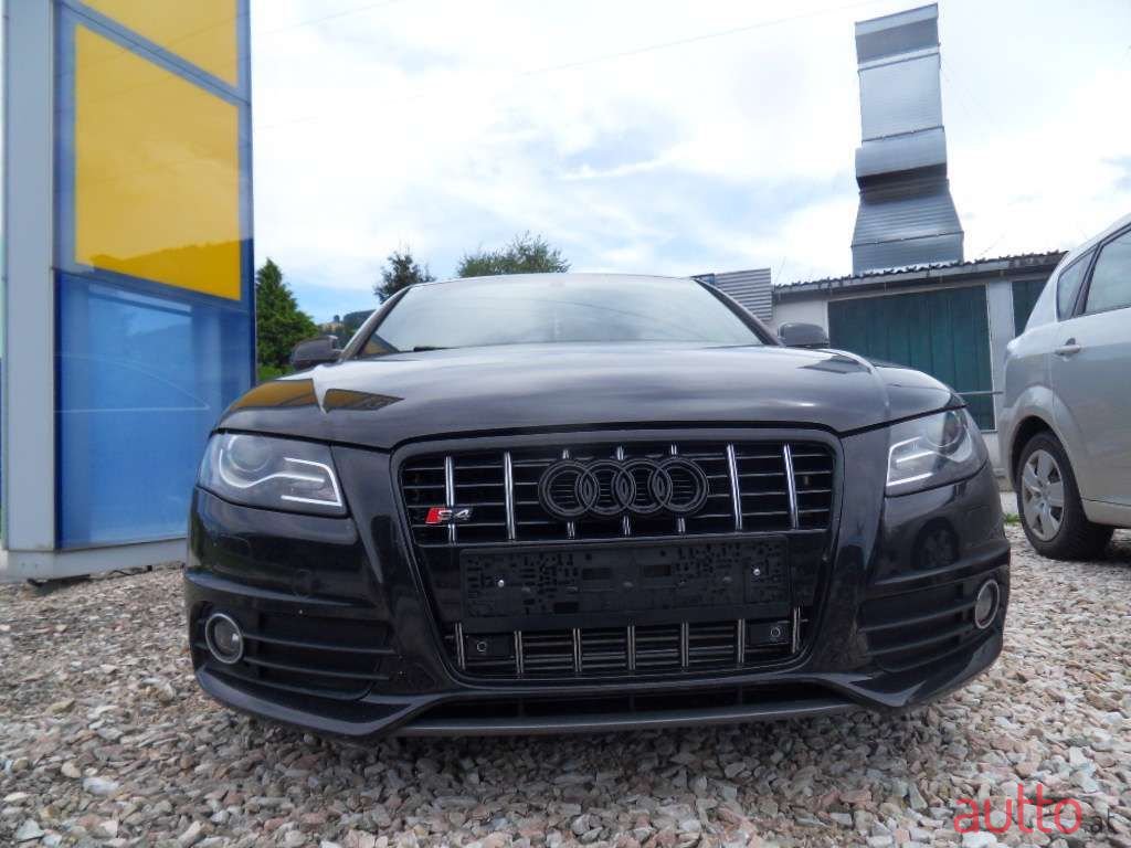 2010' Audi A4 photo #4