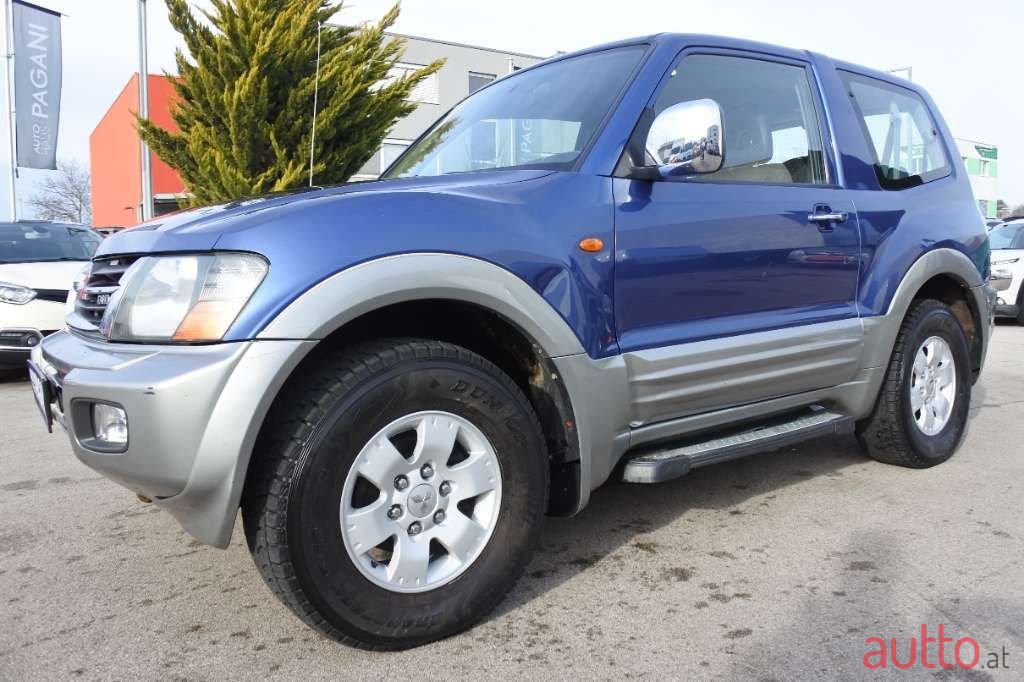 2003' Mitsubishi Pajero photo #1