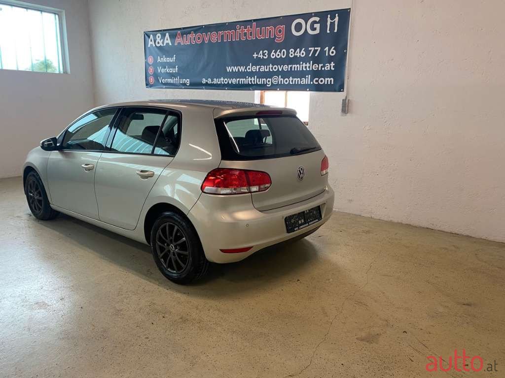 2009' Volkswagen Golf photo #5