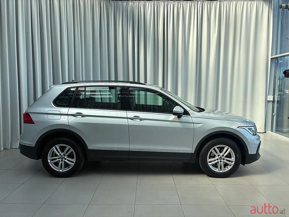 2023' Volkswagen Tiguan photo #4
