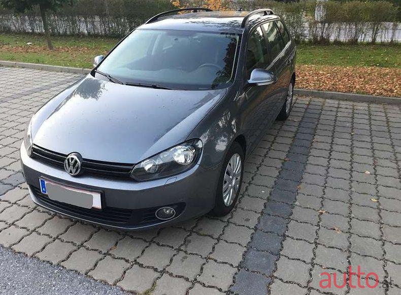 2011' Volkswagen Golf photo #1