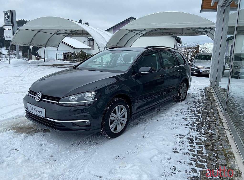 2018' Volkswagen Golf photo #3