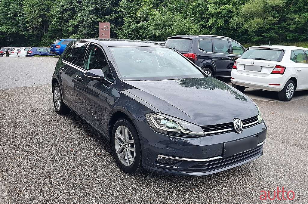 2019' Volkswagen Golf photo #2