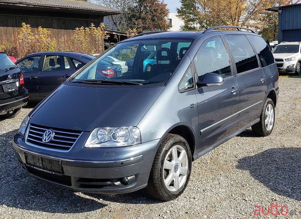2008' Volkswagen Sharan photo #2