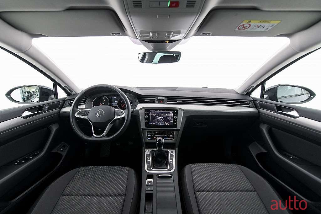 2021' Volkswagen Passat photo #4