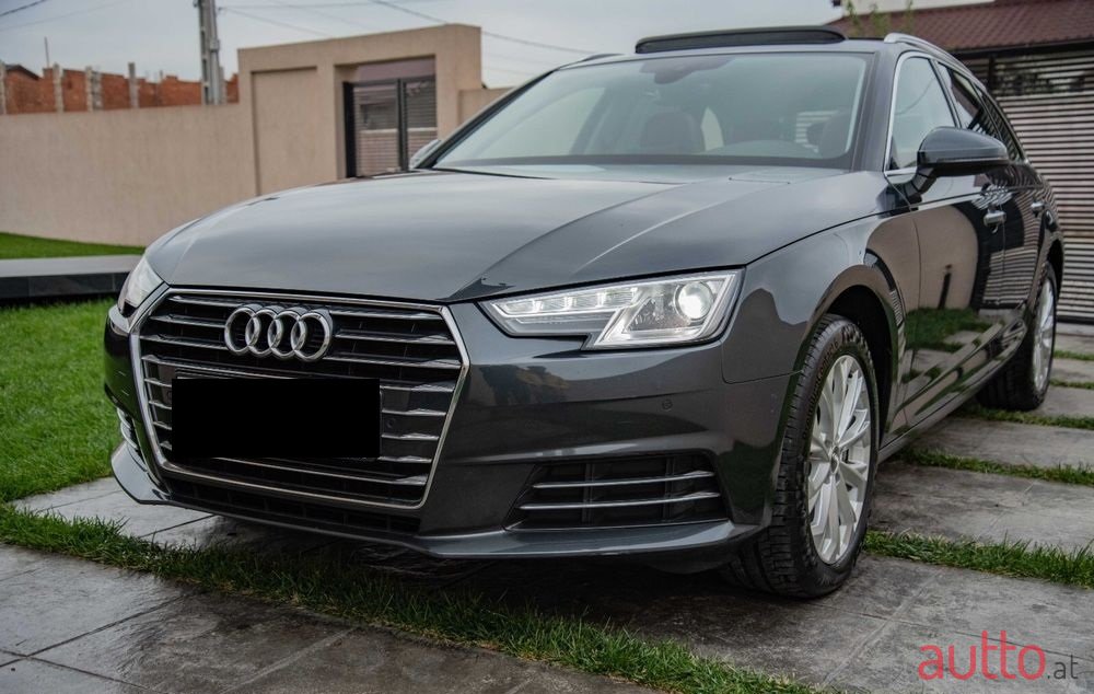 2017' Audi A4 Avant photo #2