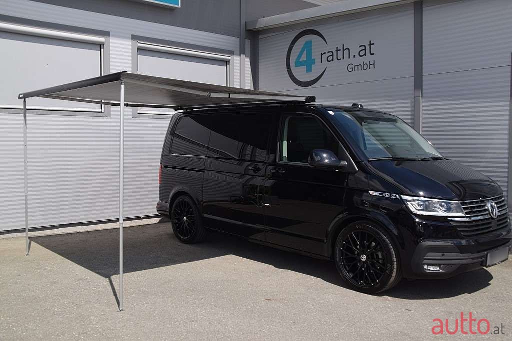 2019' Volkswagen Caravelle photo #2