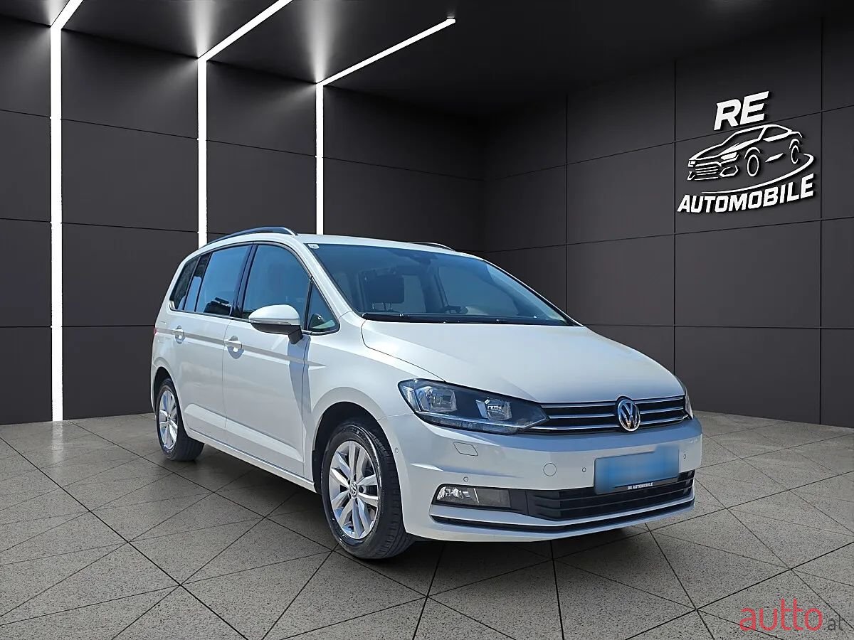 2019' Volkswagen Touran photo #2
