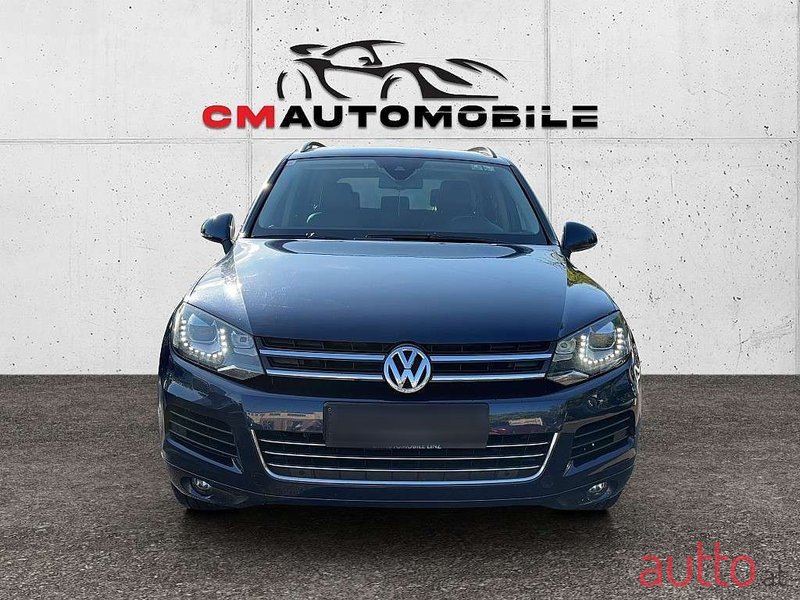 2012' Volkswagen Touareg photo #2