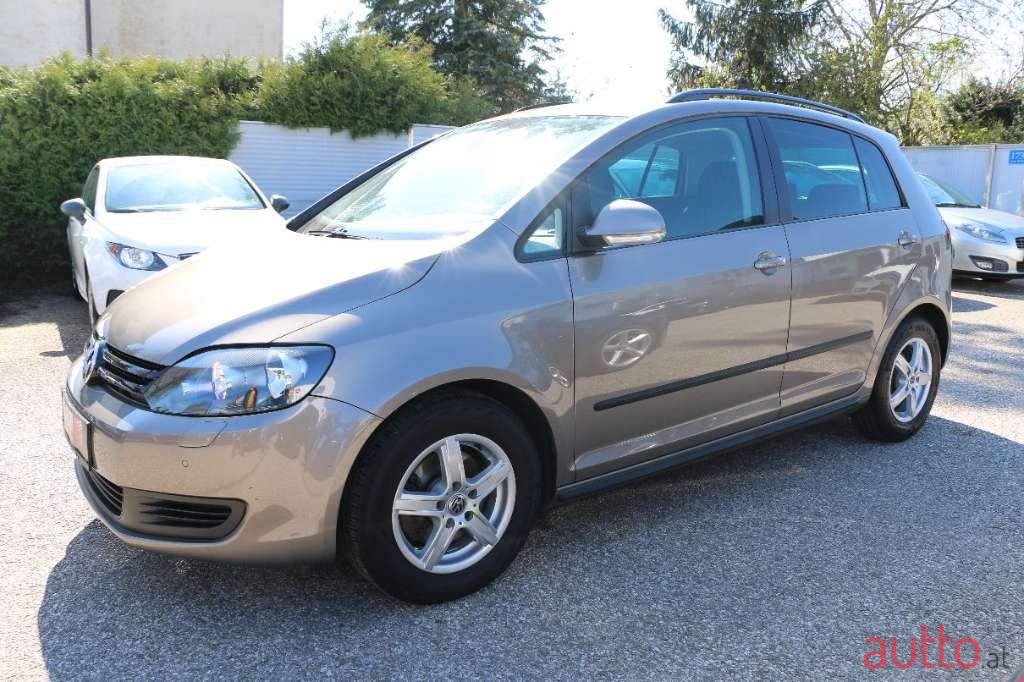 2012' Volkswagen Golf photo #3