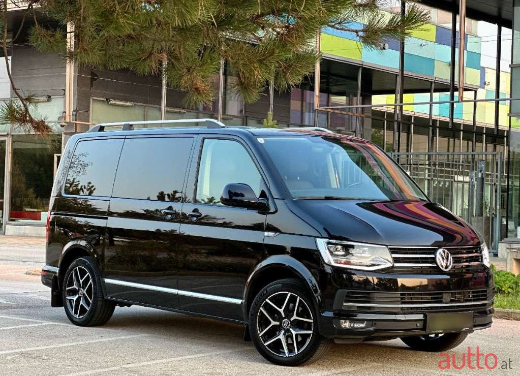 2019' Volkswagen Multivan photo #3