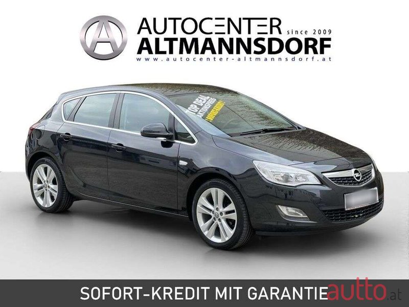 2011' Opel Astra photo #3