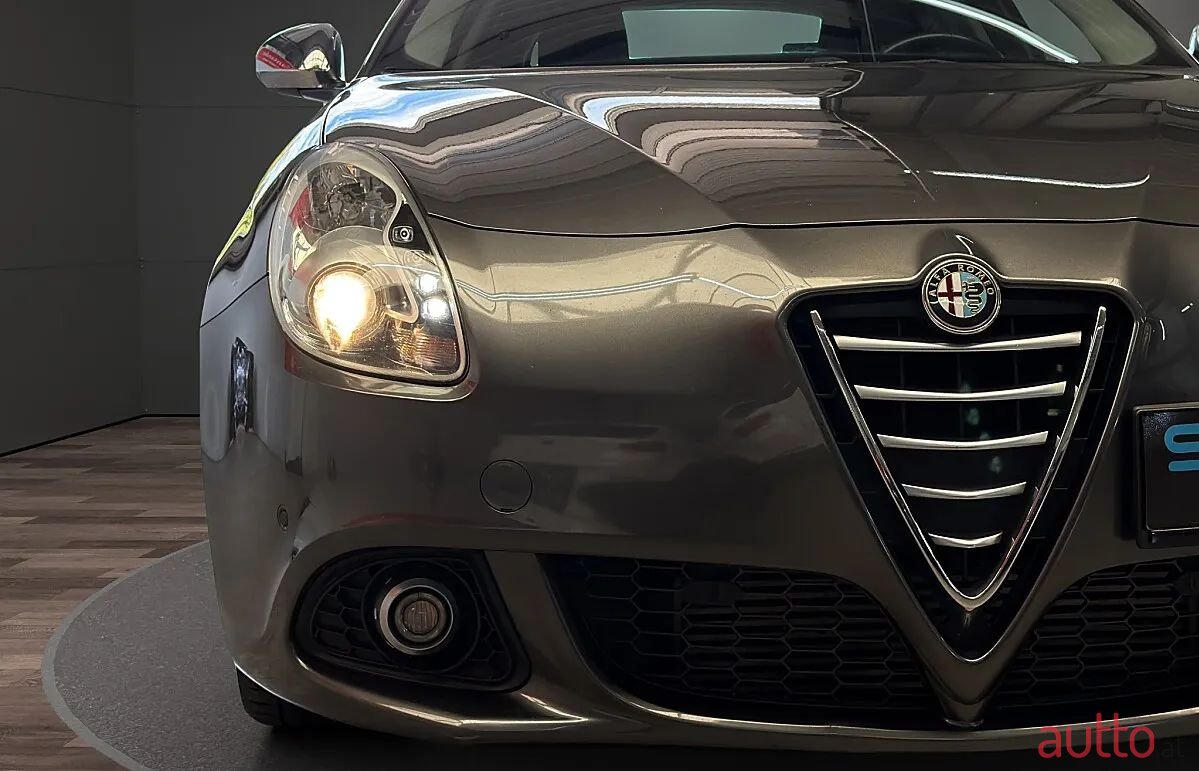 2015' Alfa Romeo Giulietta photo #4