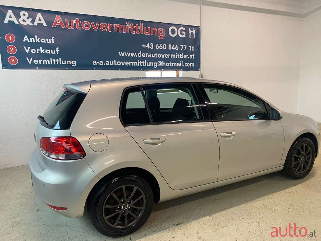 2009' Volkswagen Golf photo #2