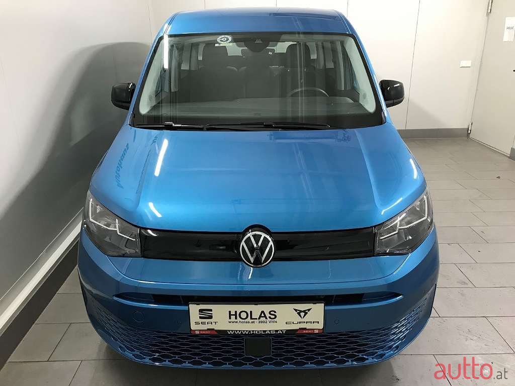 2022' Volkswagen Caddy photo #2