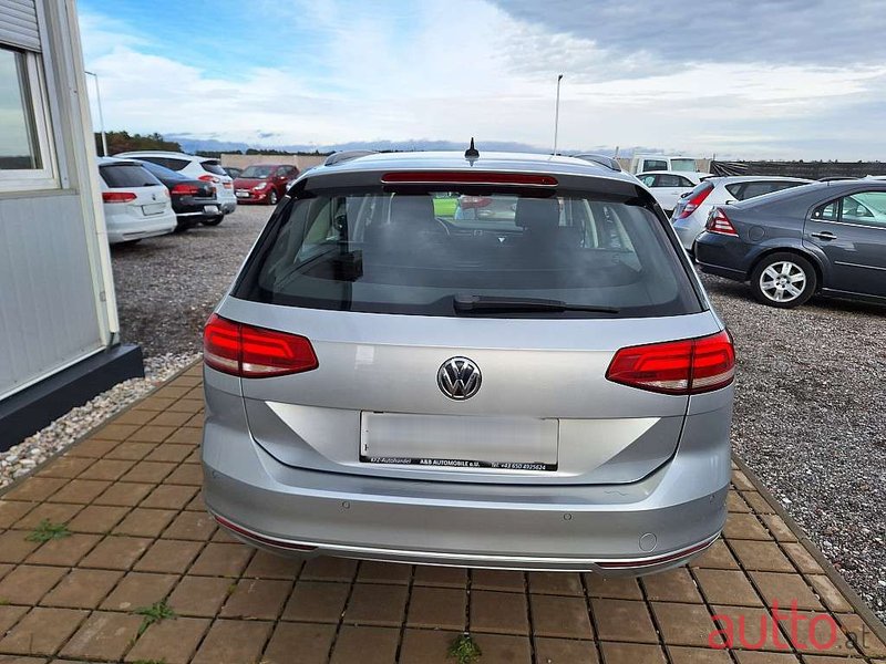 2015' Volkswagen Passat photo #6