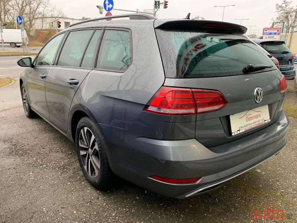 2020' Volkswagen Golf photo #2