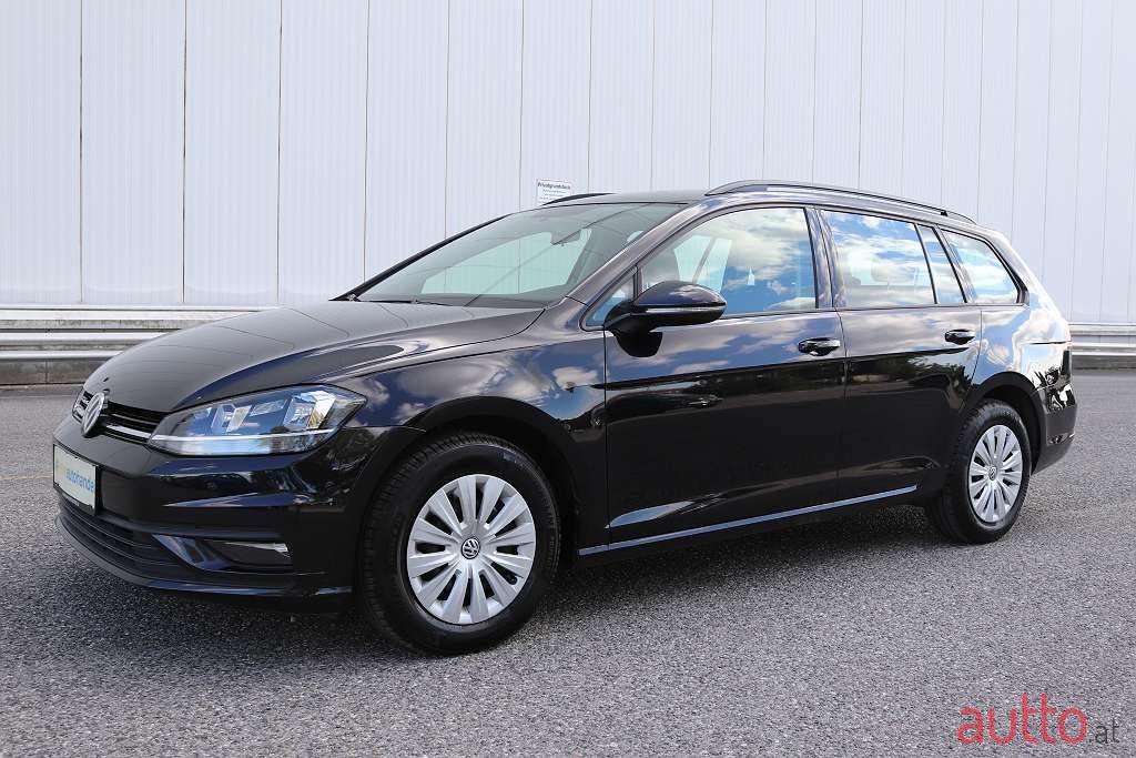 2019' Volkswagen Golf photo #2