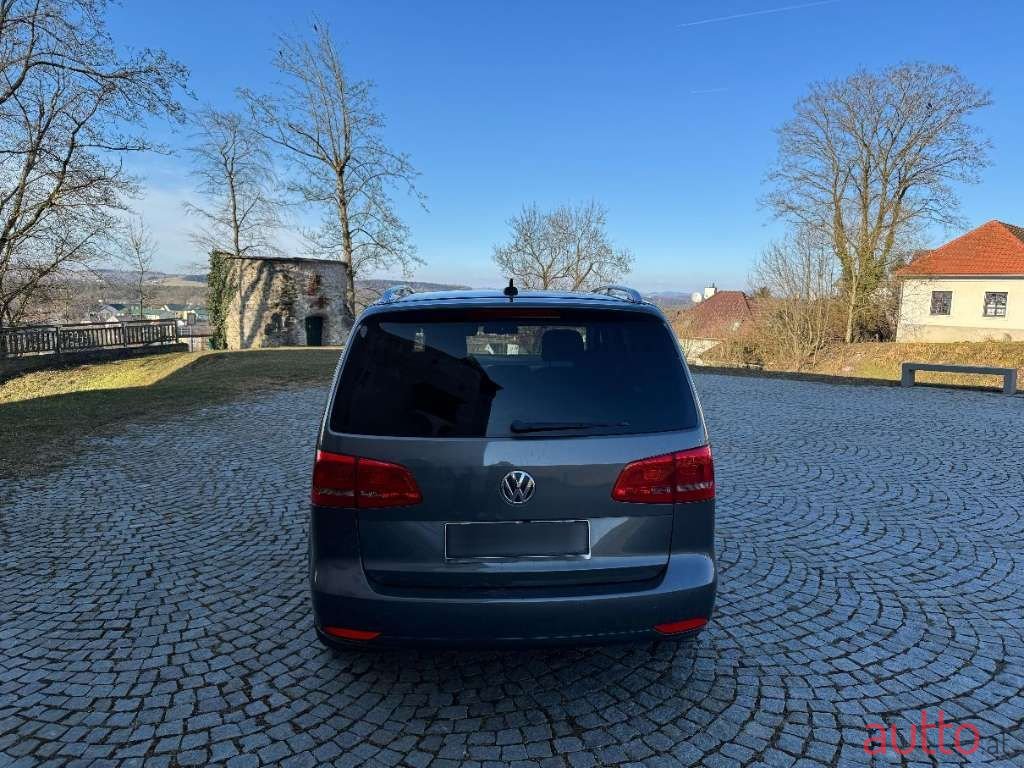 2014' Volkswagen Touran photo #5