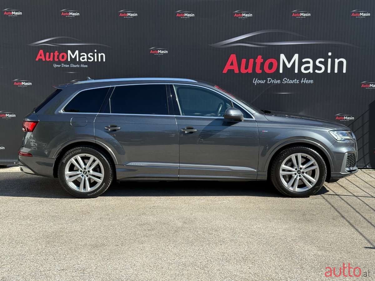 2021' Audi Q7 photo #5