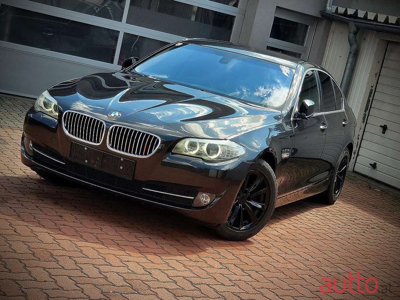 2011' BMW 5Er-Reihe photo #1