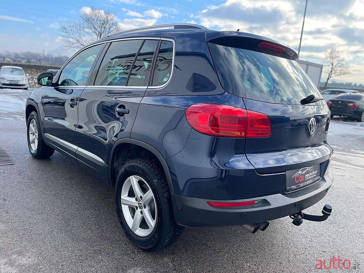 2011' Volkswagen Tiguan photo #5