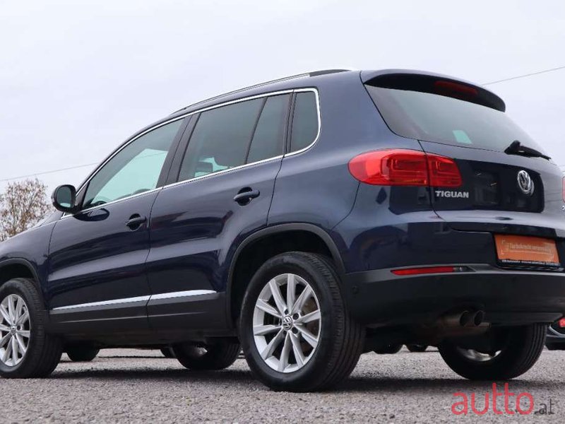 2012' Volkswagen Tiguan photo #5