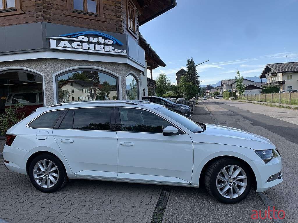 2018' Skoda Superb photo #4